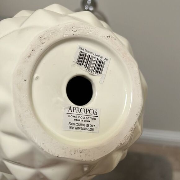 Apropos cream and gold ceramic pineapple New - Picture 2 of 2